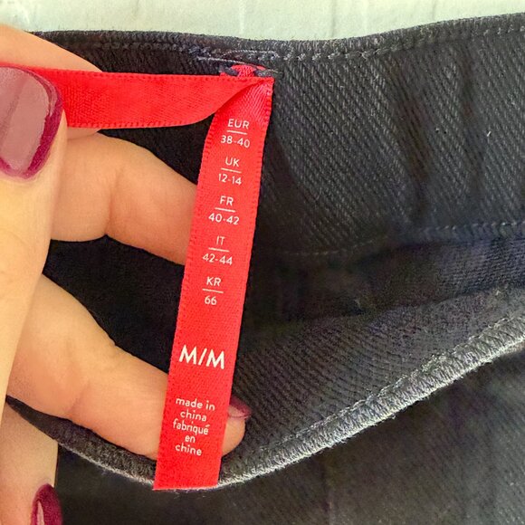 Sleek Black Women's Slimming Jeggings - Medium - Picture 4 of 6